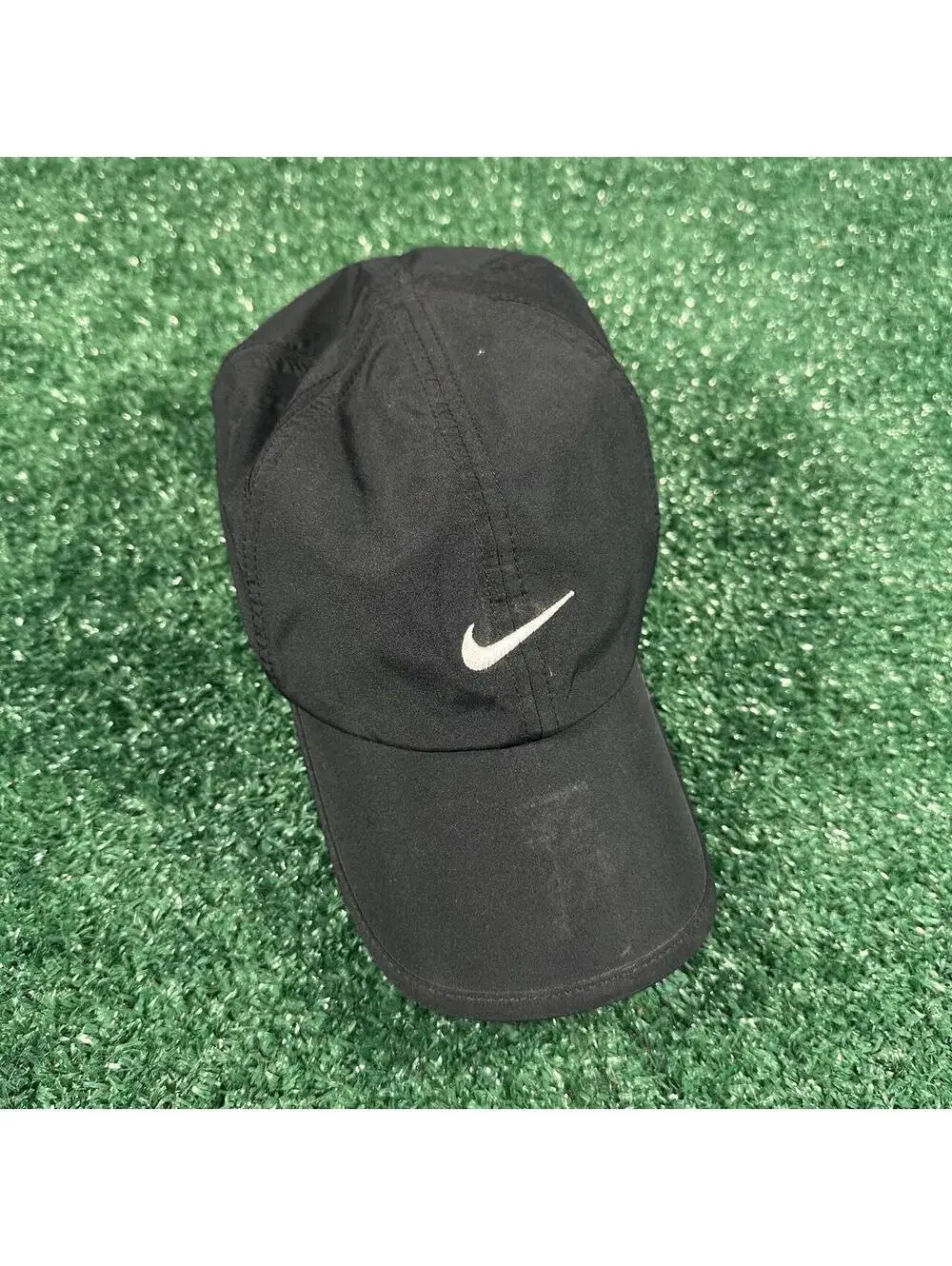 Modern Nike Featherlight Dri-Fit black running workout athletic strapback